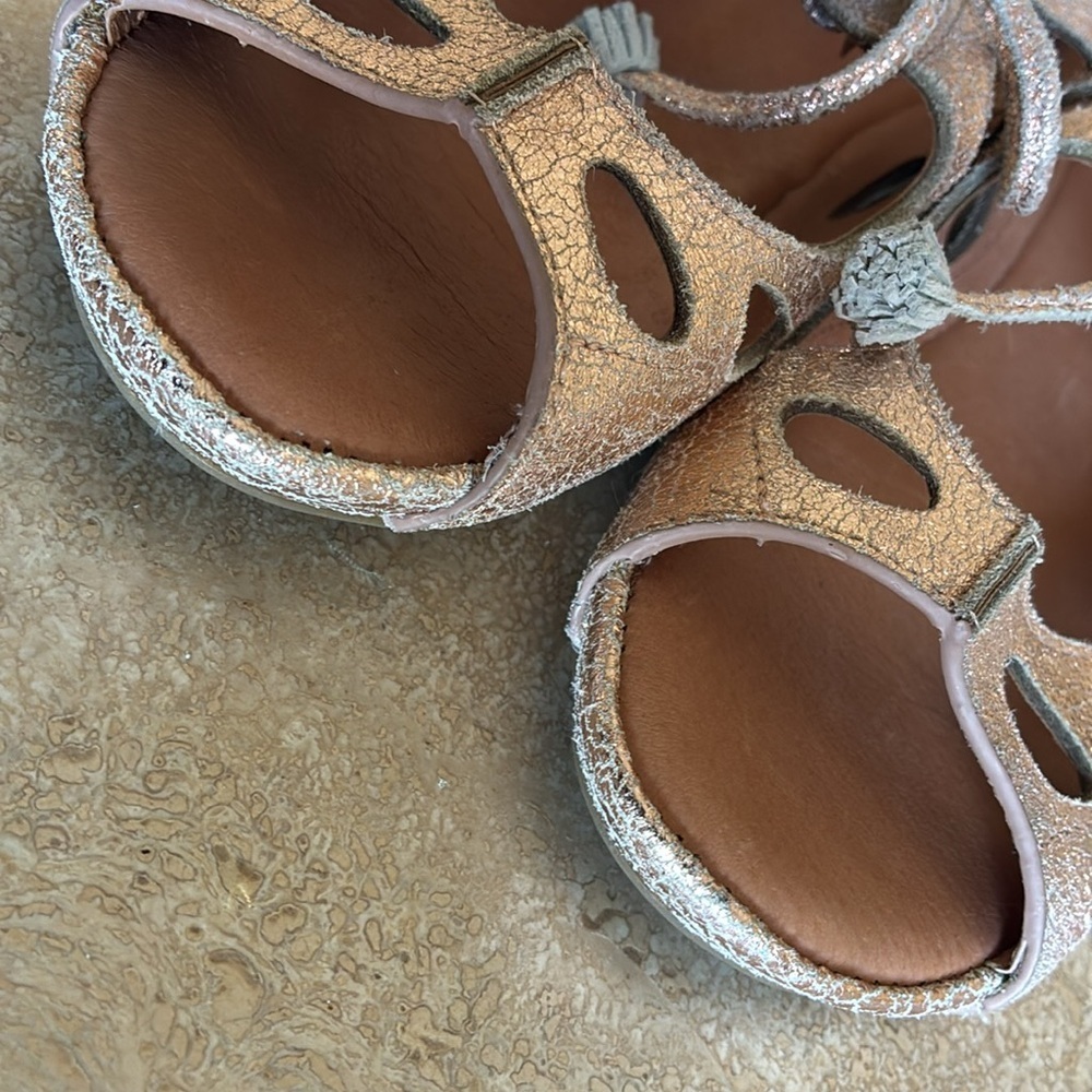 GENTLE SOULS by KENNETH COLE 'Brynn’ Leather Sandals, metallic bronze. 9.5M - Picture 11 of 16